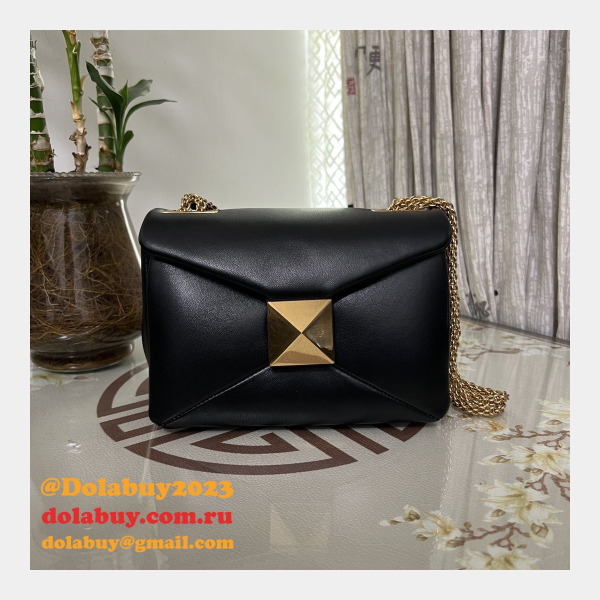 AAA+ Shop Valentino Garavani ONE STUD Chain Handbag