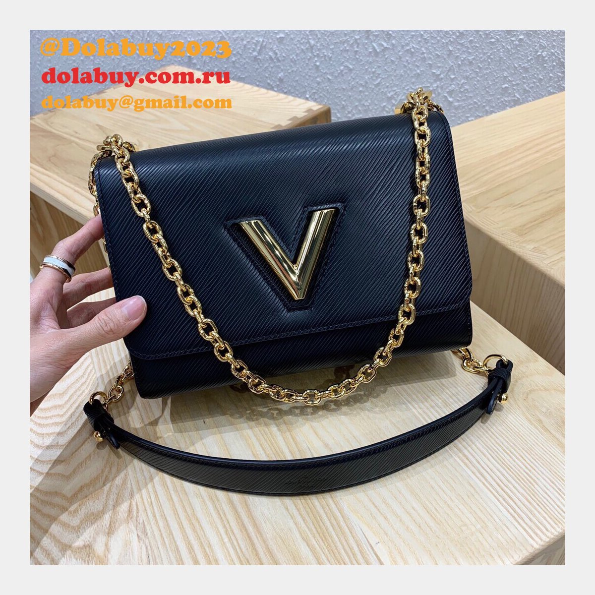AAA+ Louis Vuitton Twist PM Epi Leather in Black