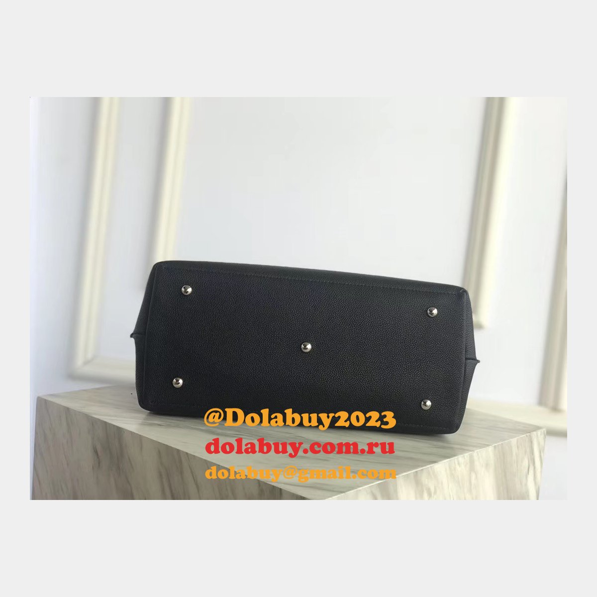 Replica Louis Vuitton UK M53730 Lockme Day Calf Leather Tote Bag