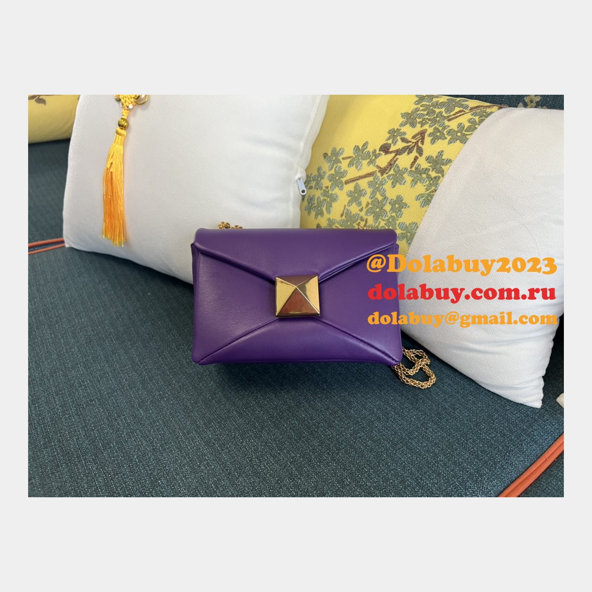 7 Star Valentino Garavani ONE STUD Chain Handbag