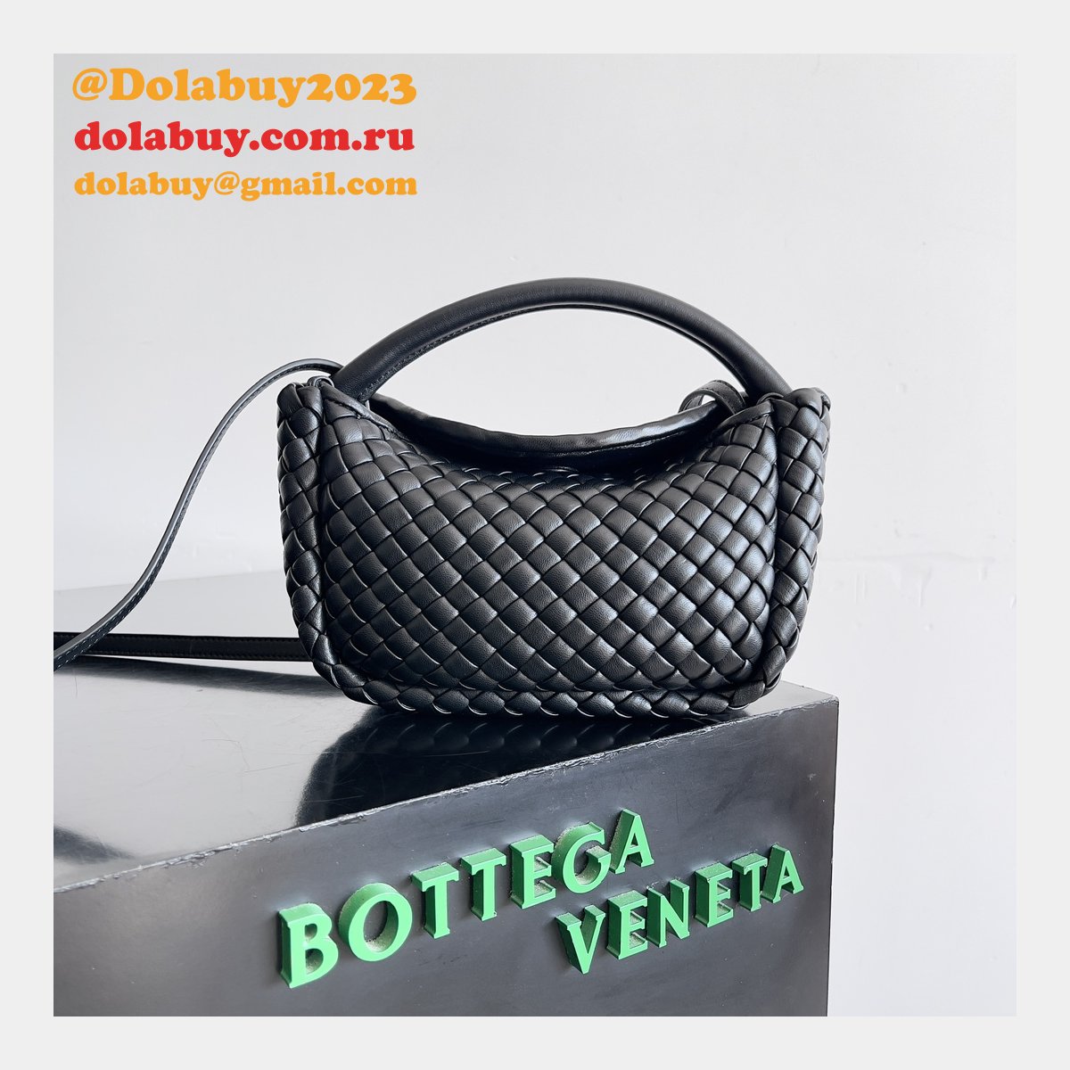 New BOTTEGA VENETA COBBLE Top Handle Bag
