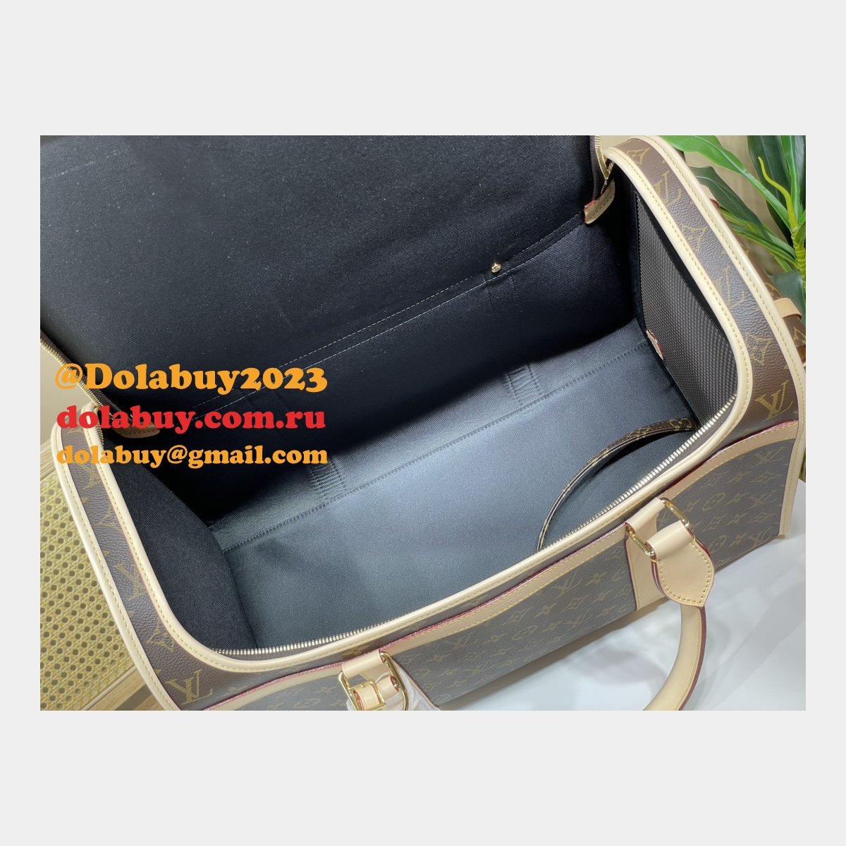 Dog Carrier M45662 Trunks and Travel Louis Vuitton Replica Store