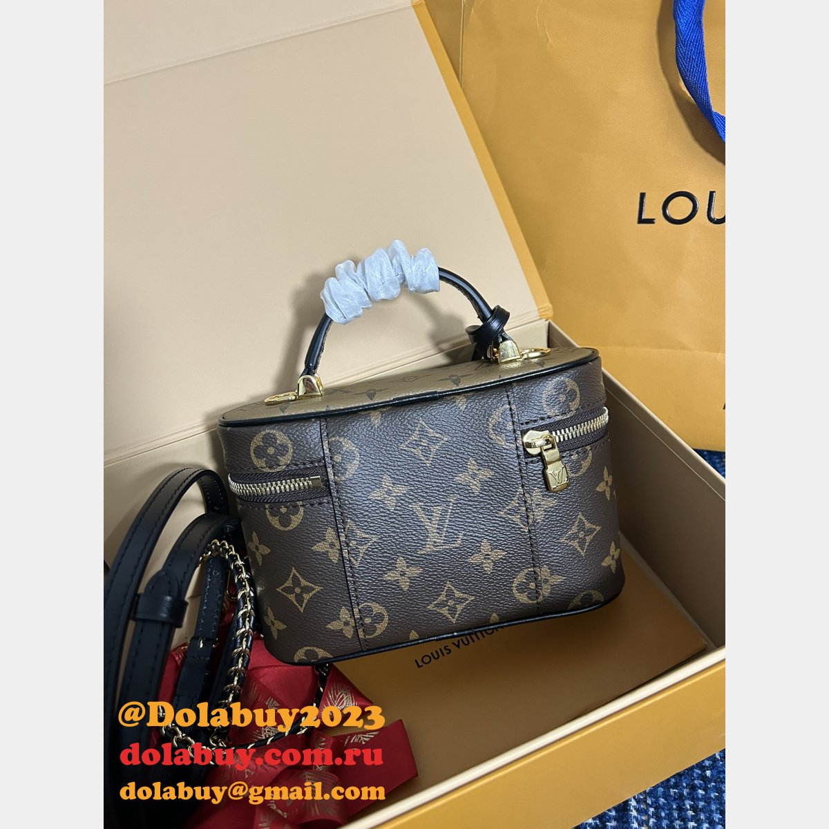 Vanity Chain Pouch Monogram Reverse M47125 Knockoff Louis Vuitton