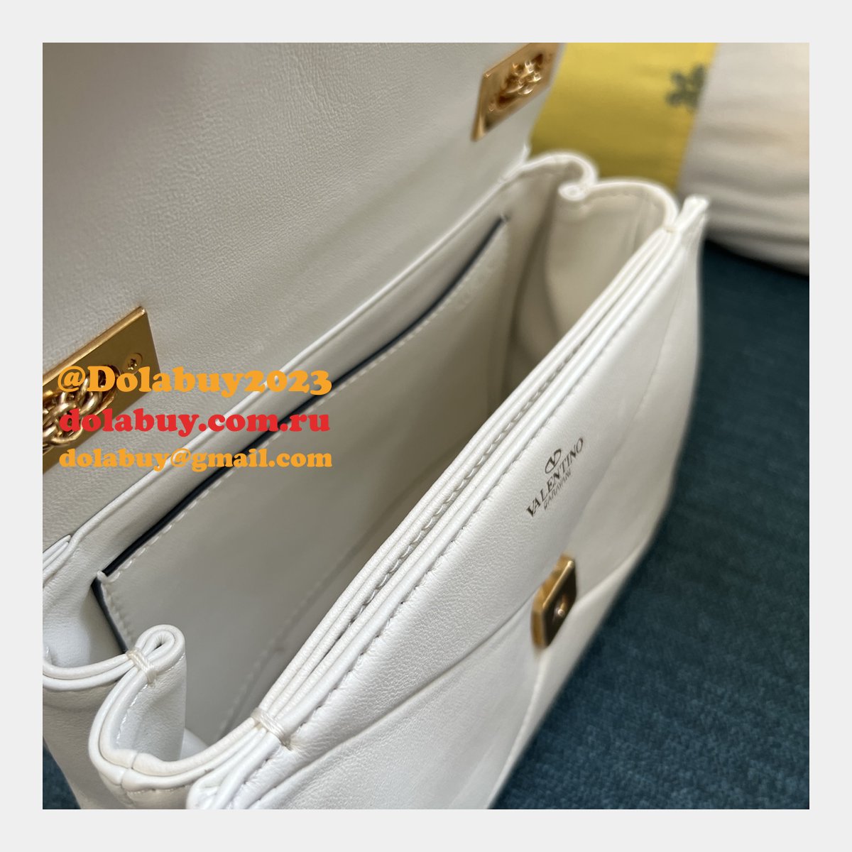 AAA+ Shop Valentino Garavani ONE STUD Chain Handbag