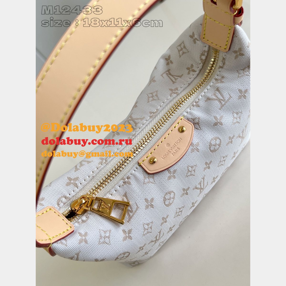 UK Louis Vuitton Hills Pochette Fashion M12433 Fake Handbags