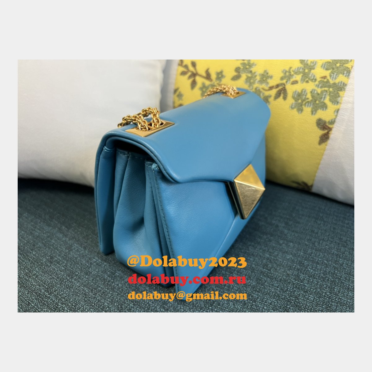 AAA+ Shop Valentino Garavani ONE STUD Chain Handbag