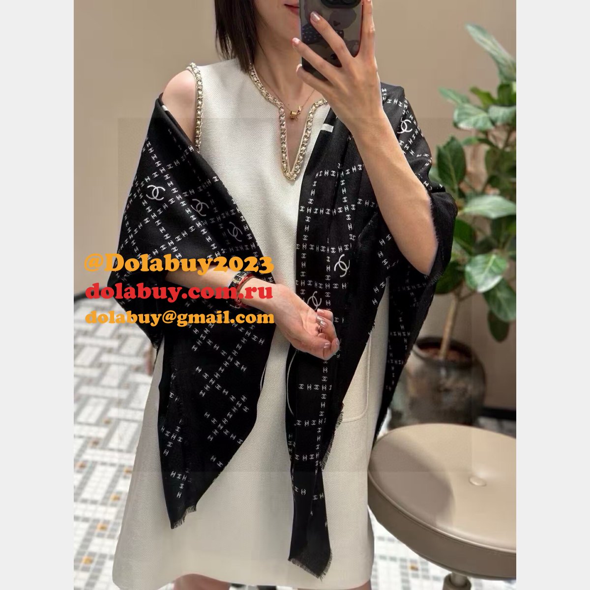 7 Star Top Replicas Double C Grid Square Scarf