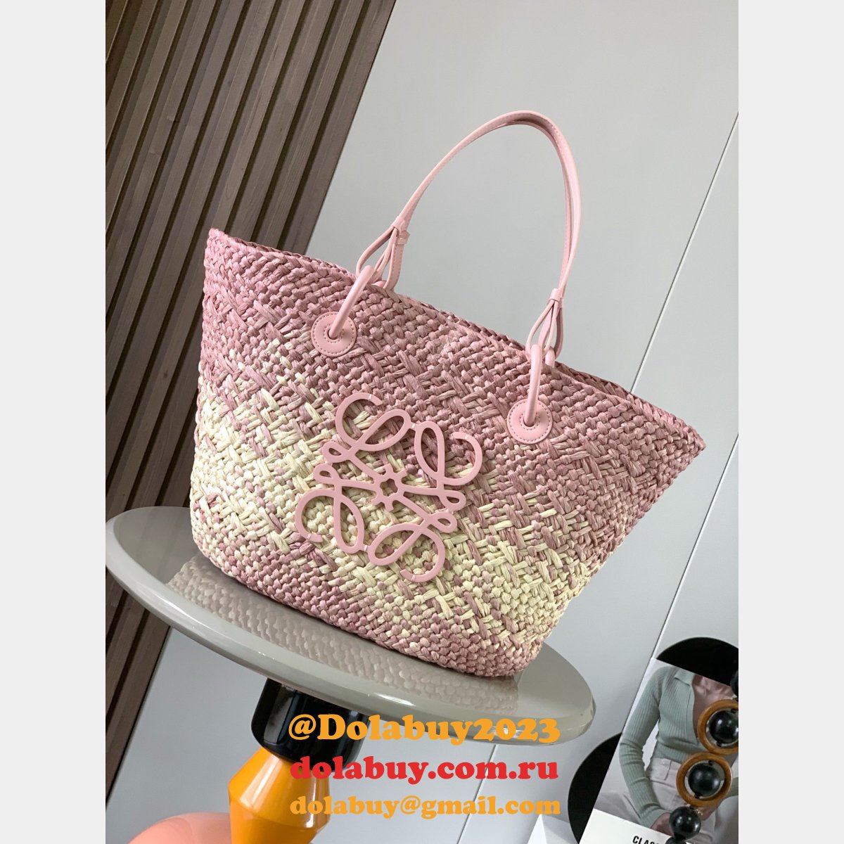 Perfect loewe Anagram Basket bag in iraca palm and calfskin 8008