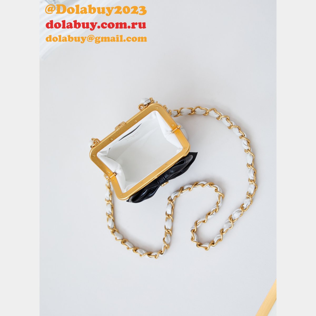 Perfect Replicas AP4028 Clutch With Chain 1:1 Mirror Bag