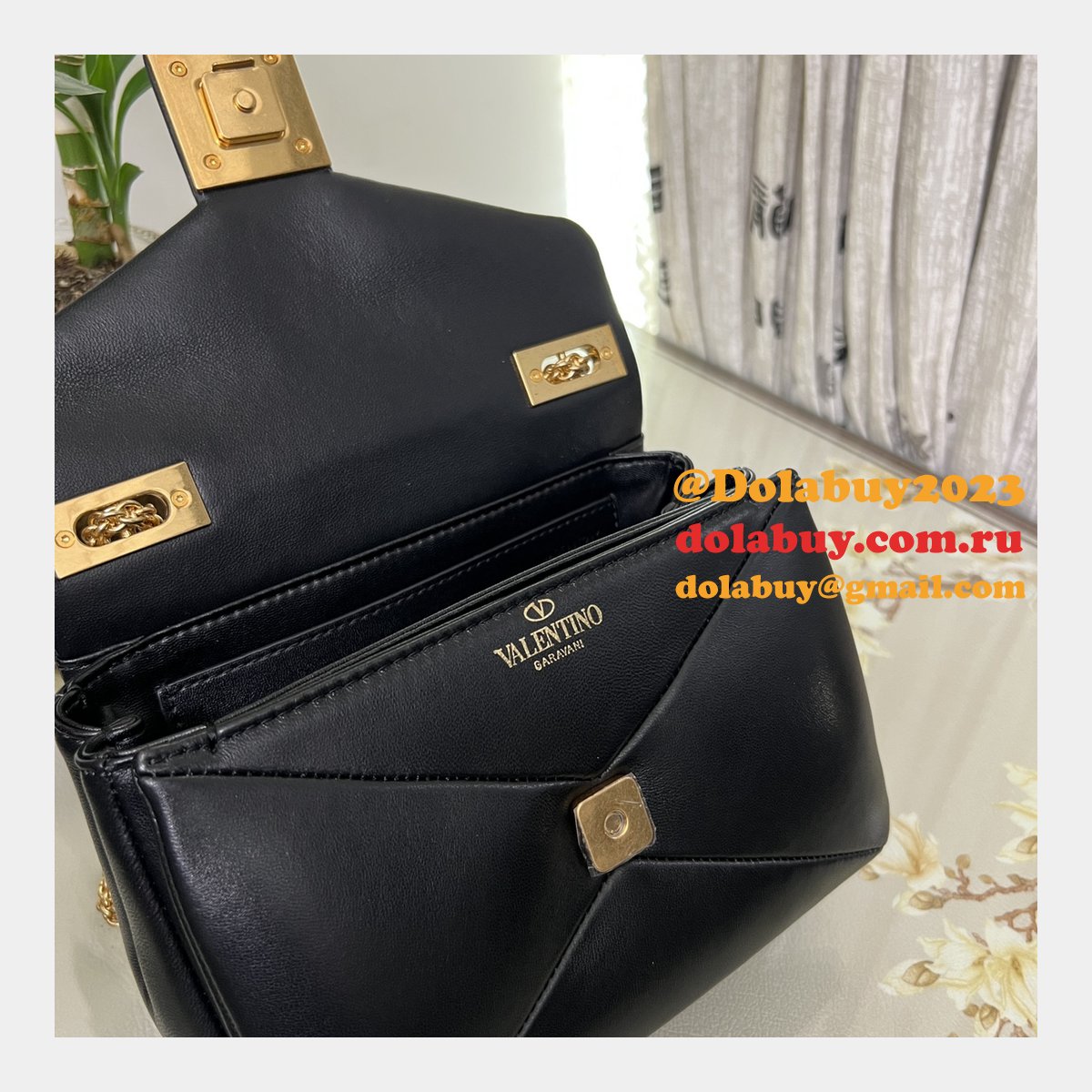 AAA+ Shop Valentino Garavani ONE STUD Chain Handbag