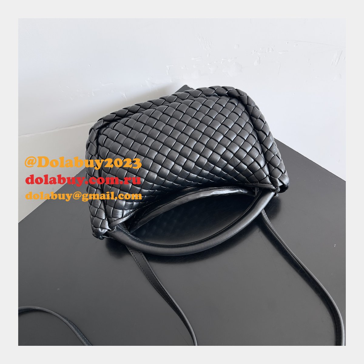 New BOTTEGA VENETA COBBLE Top Handle Bag