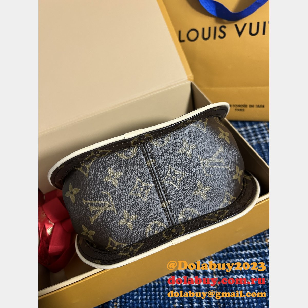 Around Me Fake Monogram Top M47117 Louis Vuitton Bag
