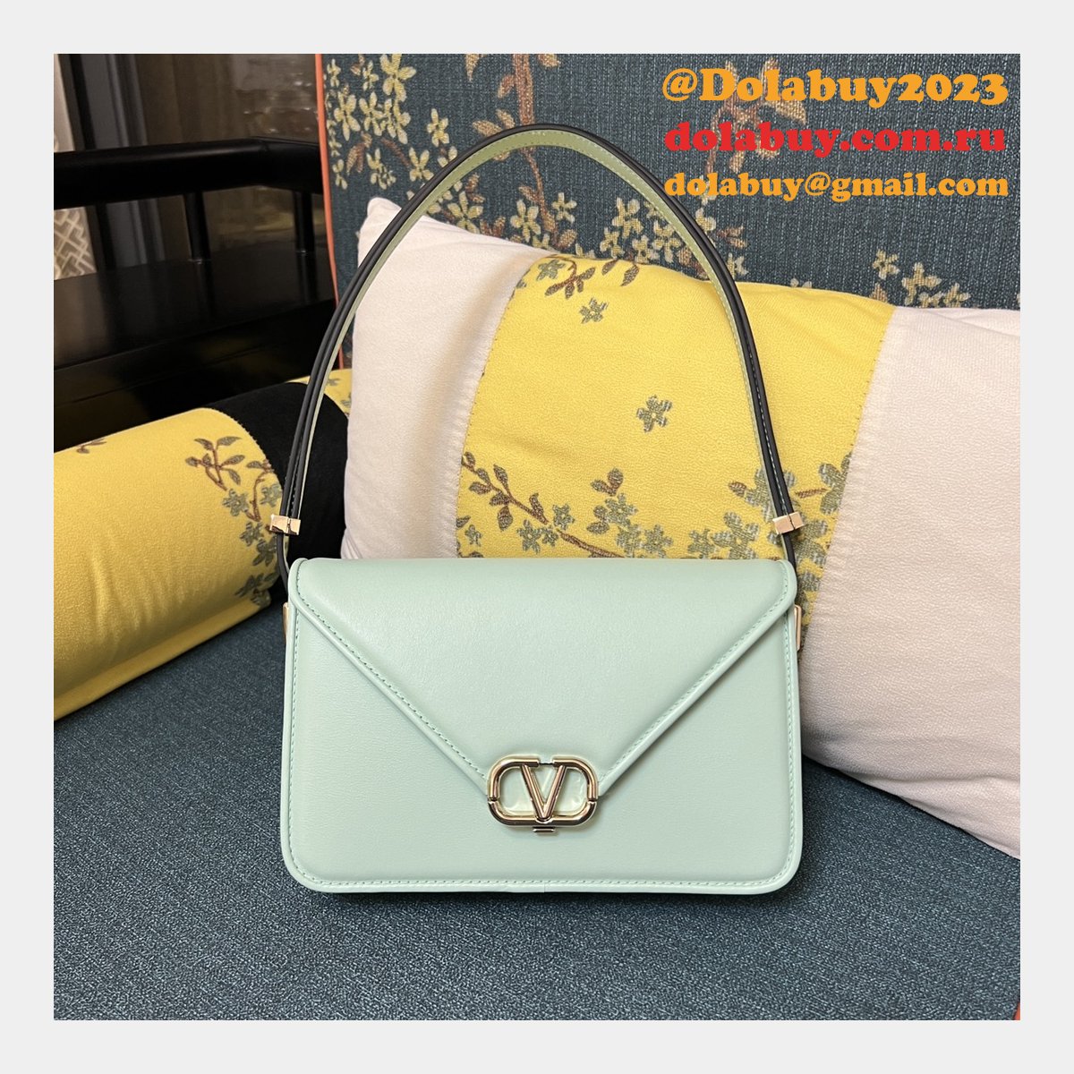 Wholesale VALENTINO GARAVANI LETTER VLOGO SIGNATURE handbag