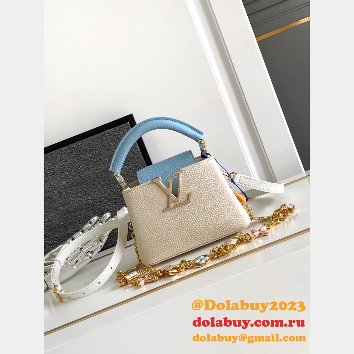 Top Quality Louis Vuitton M23952 Capucines Replica Bag
