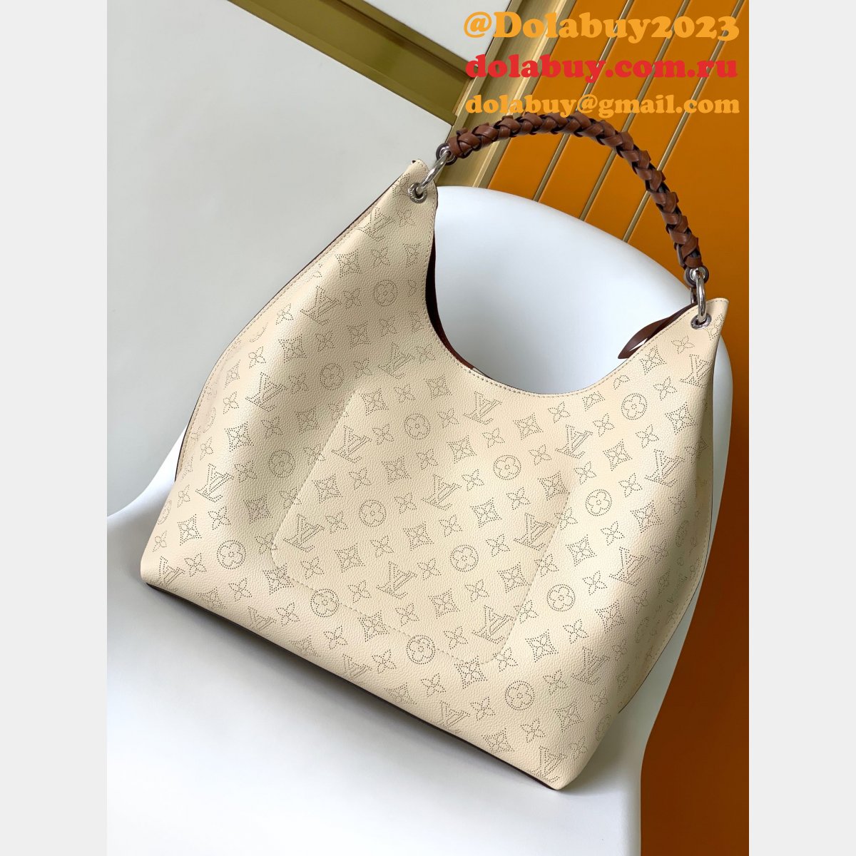 Louis Vuittons Mahina Carmel Hobo Shoulder Bag M52950 apricot