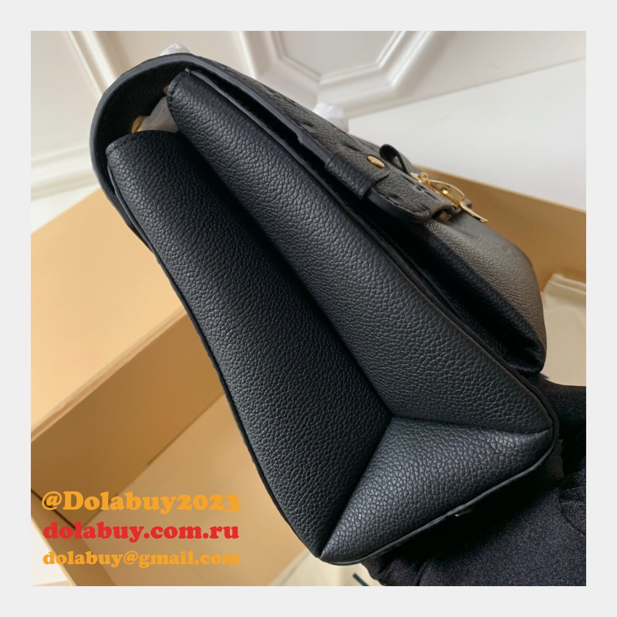 Replica High AAA+ Louis Vuitton M44150 Vavin Black Bags