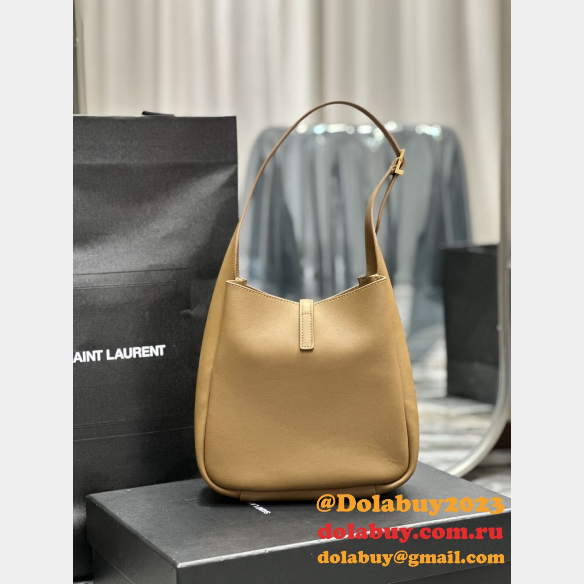 Fake Saint Laurent LE 5 À 7 SOFT 713938 Perfect Bag