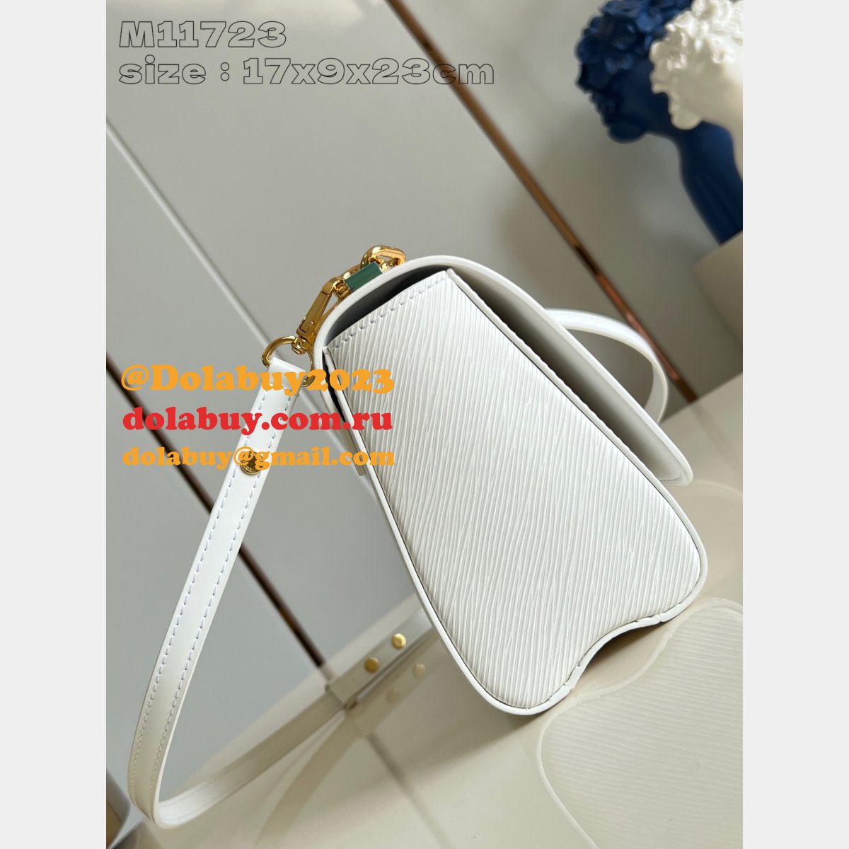 Louis Vuitton 1:1 Mirror M11723 Twist Copy Epi Black/White Bags