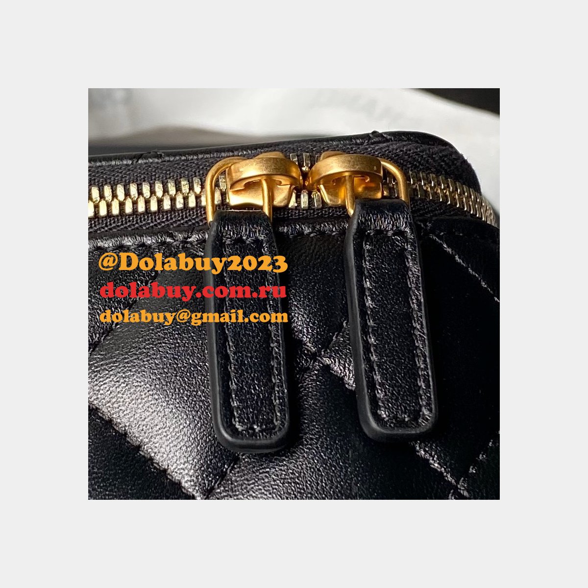 Top Quality Vanity AP3940 Classic Chain Replica Bag Black/White