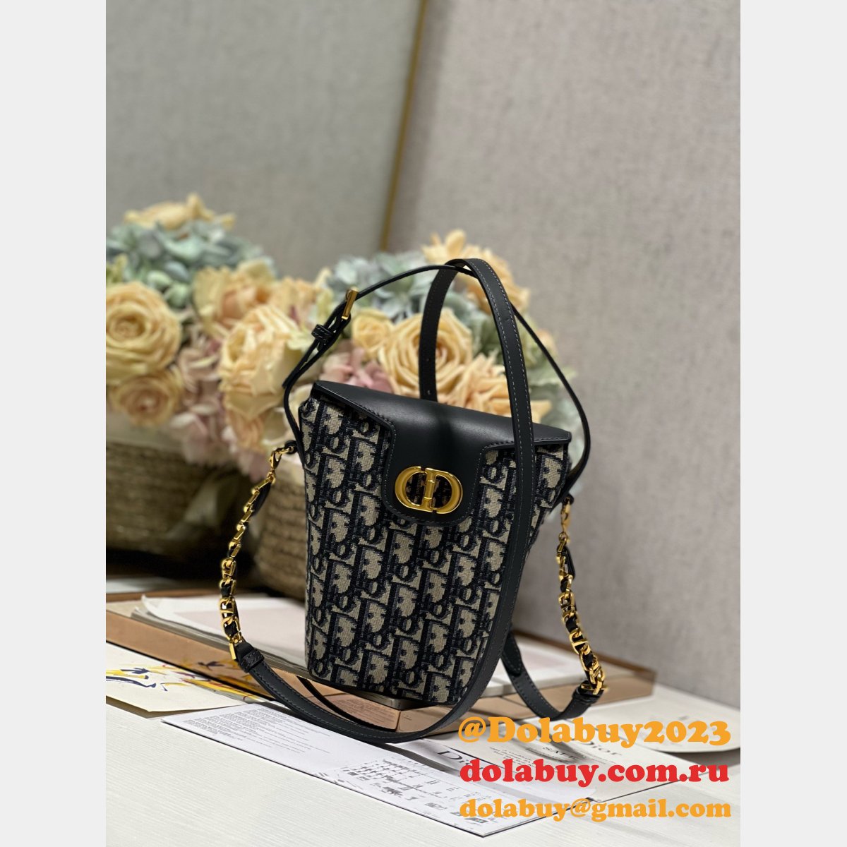 Replica Dior 30 Montaigne CD Lock 2319 Chain 1:1 Mirror Bag