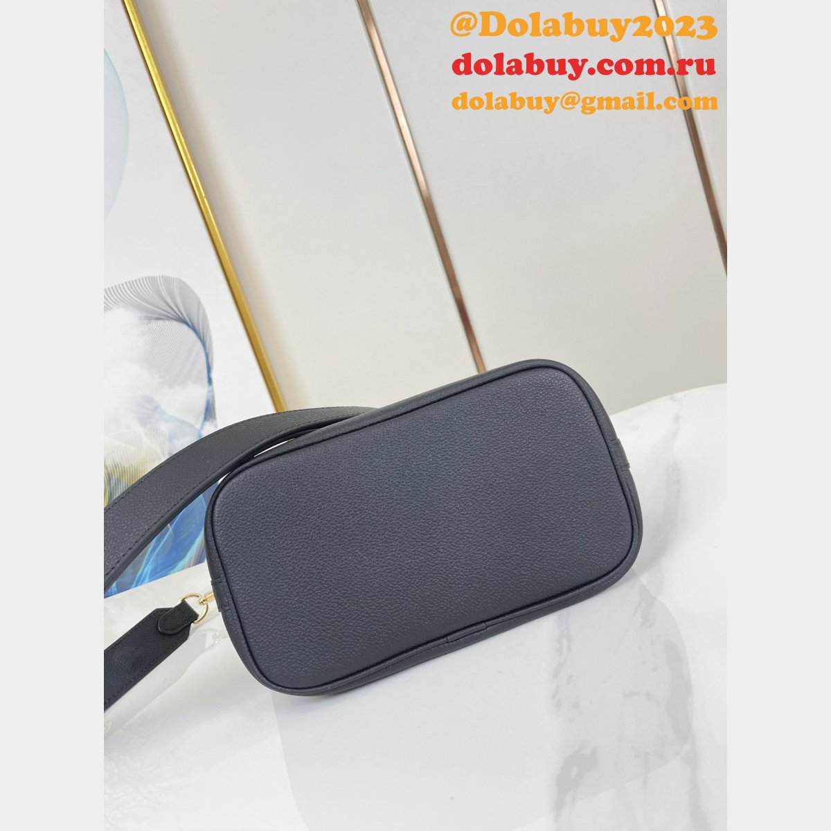 Lock and Walk Lockme M24165/M24006 7 Star Replicas Louis Vuitton Bag