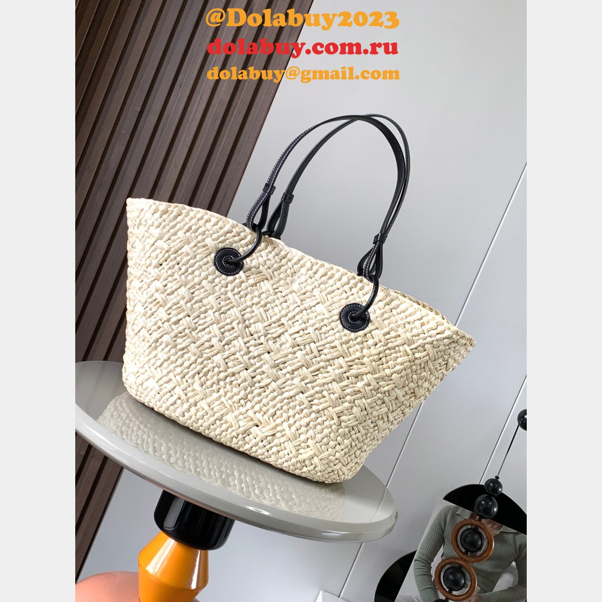 Perfect loewe Anagram Basket bag in iraca palm and calfskin 8008