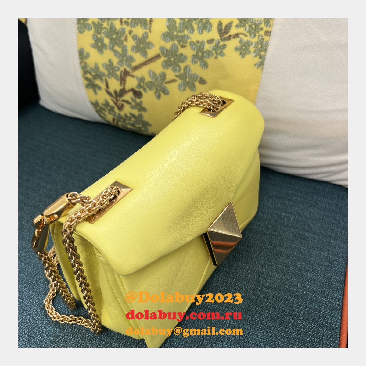 AAA+ Shop Valentino Garavani ONE STUD Chain Handbag