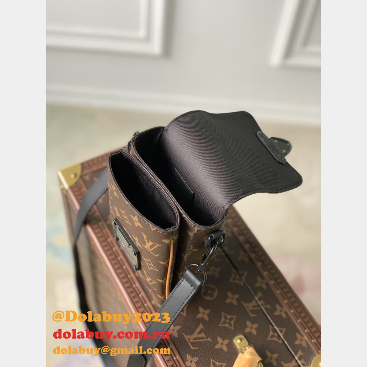 S-Lock Vertical wearable wallet M81522 Louis Vuitton Luxury Bag