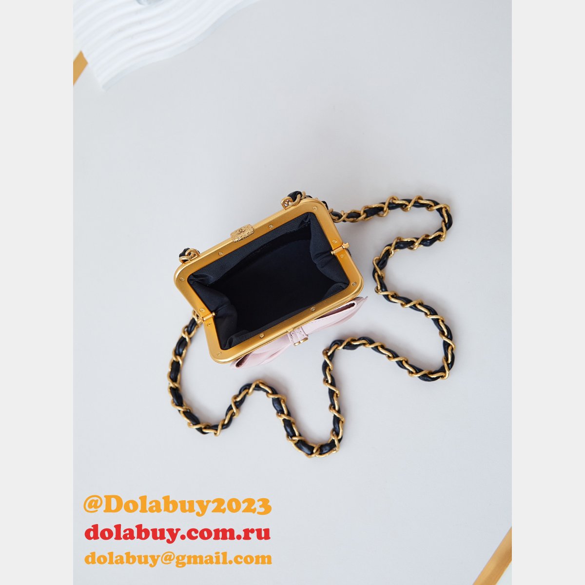 Perfect Replicas AP4028 Clutch With Chain 1:1 Mirror Bag