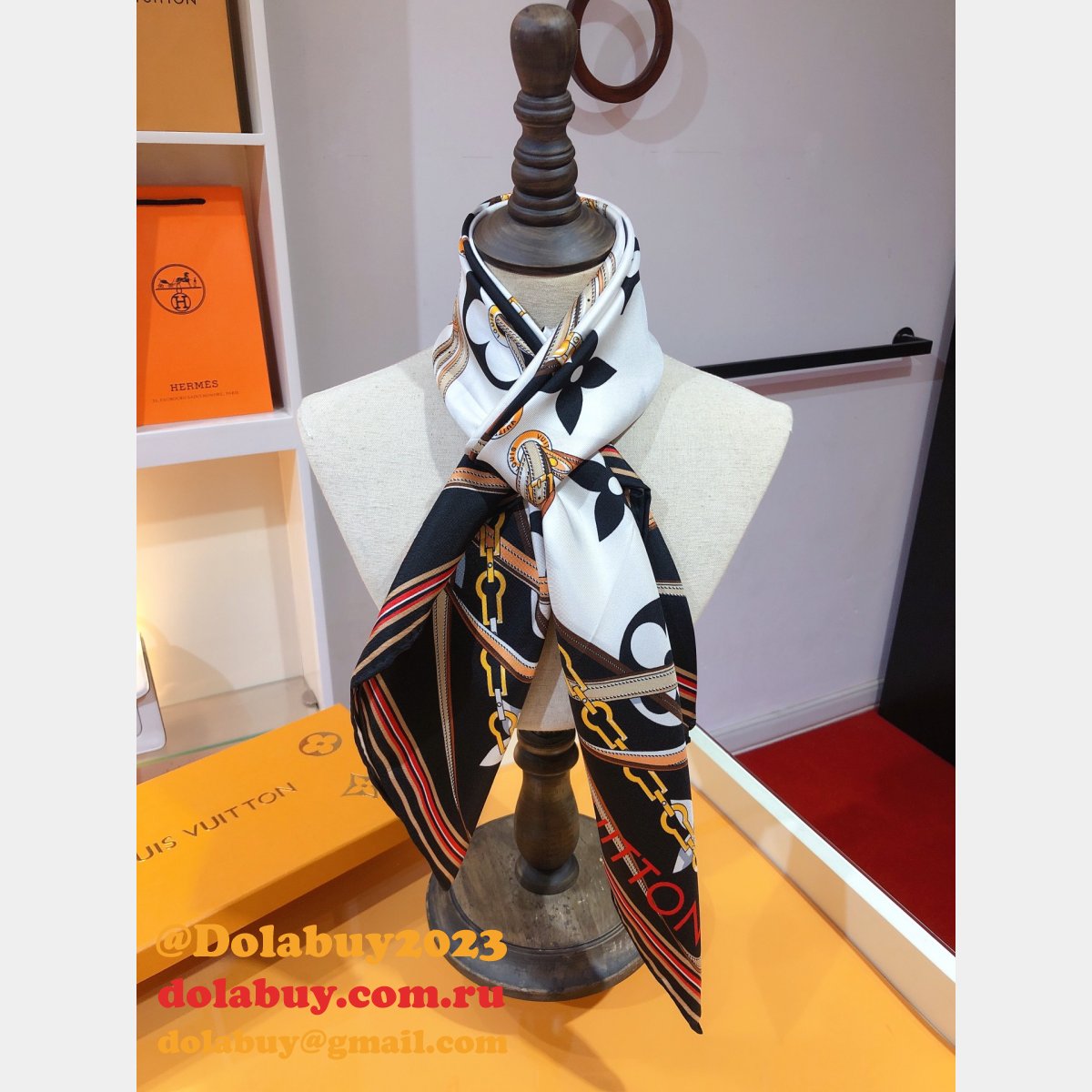 Louis Vuitton Double silk Scarves and Shawls Collection for Women