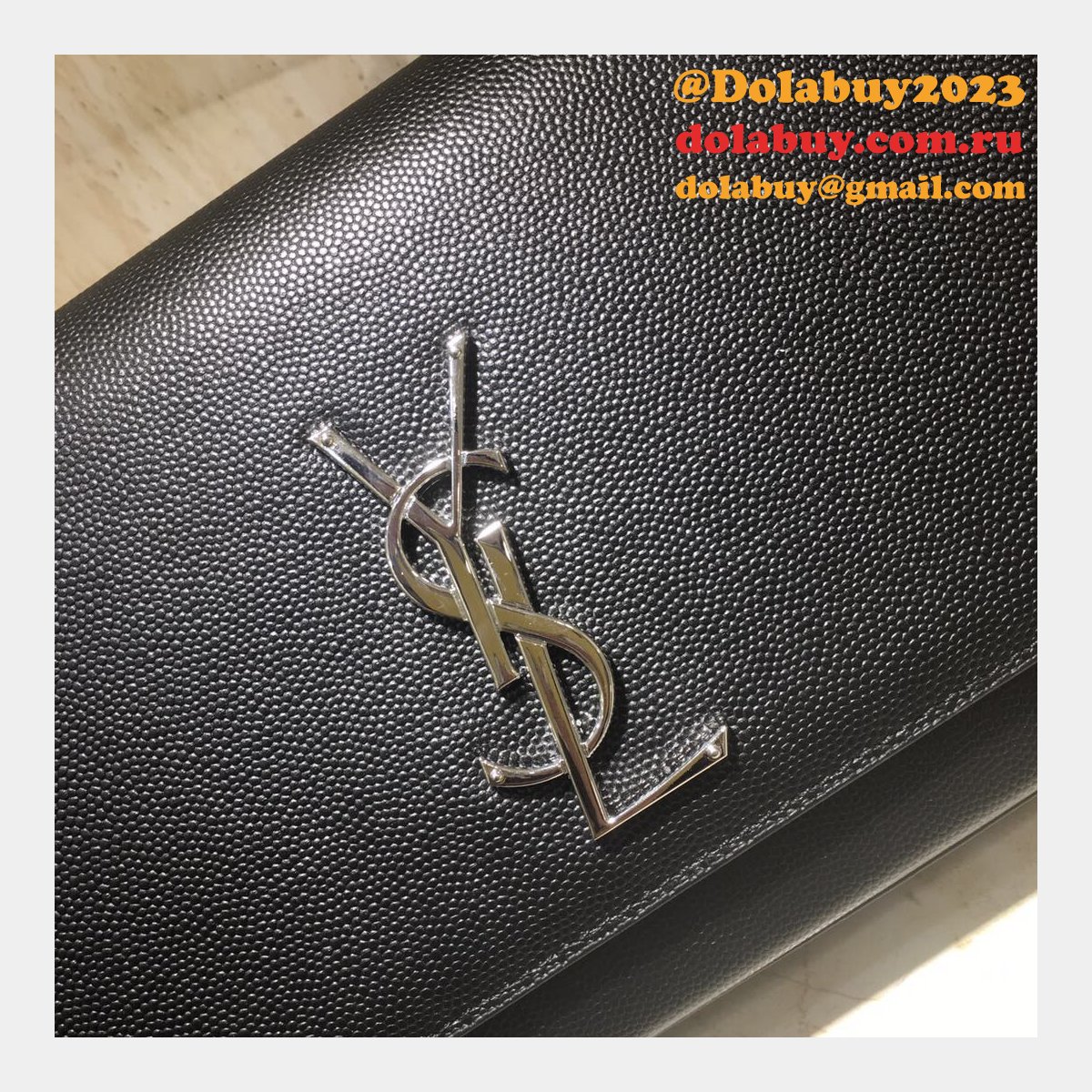 YSL Saint 5868006 24cm Elegant Shoulder Bags