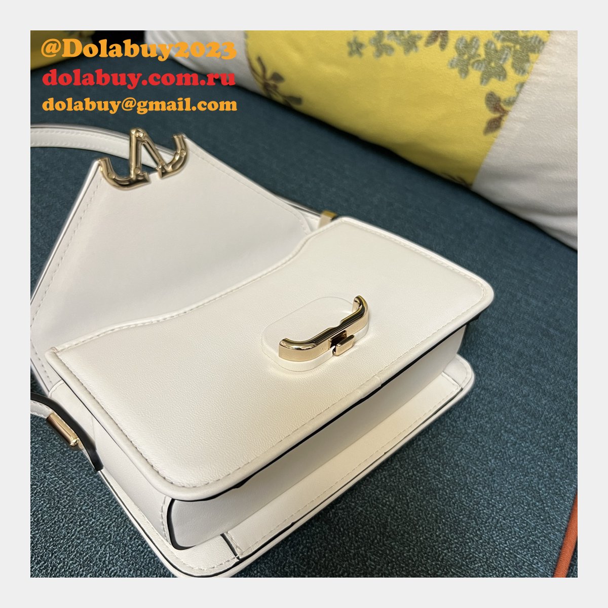 Wholesale VALENTINO GARAVANI LETTER VLOGO SIGNATURE handbag