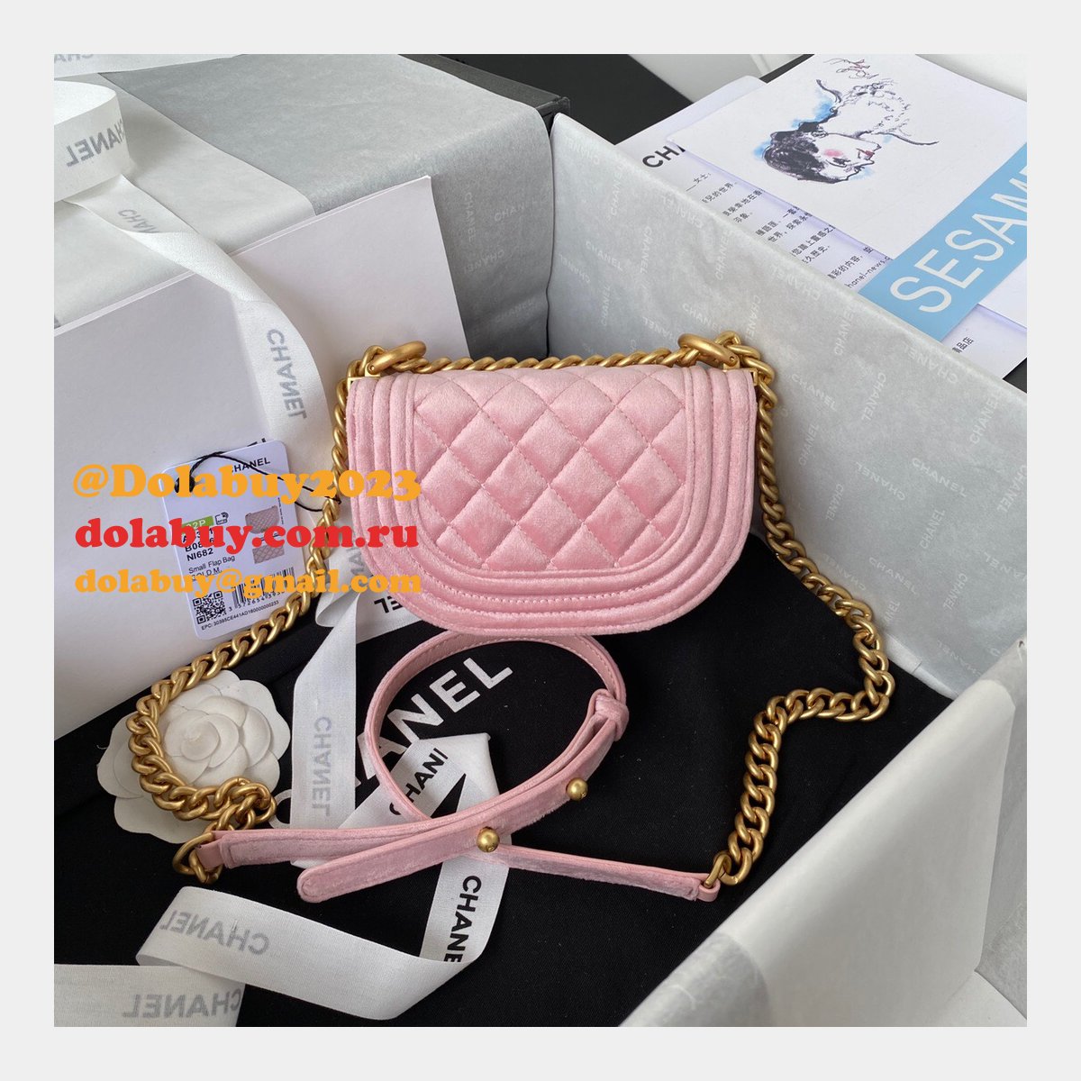 Wholesale Cheap 1:1 Replica AS3315 Messenger Boy Handbags