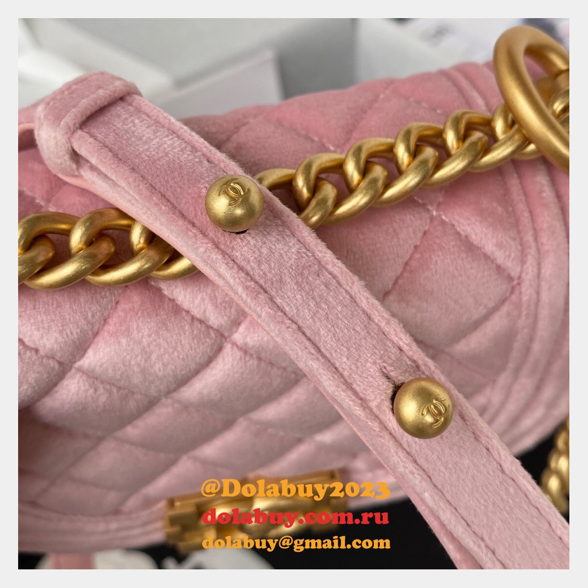 Wholesale Cheap 1:1 Replica AS3315 Messenger Boy Handbags