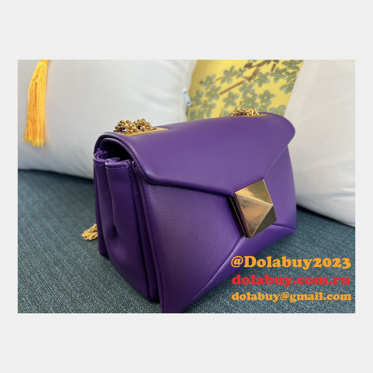 7 Star Valentino Garavani ONE STUD Chain Handbag