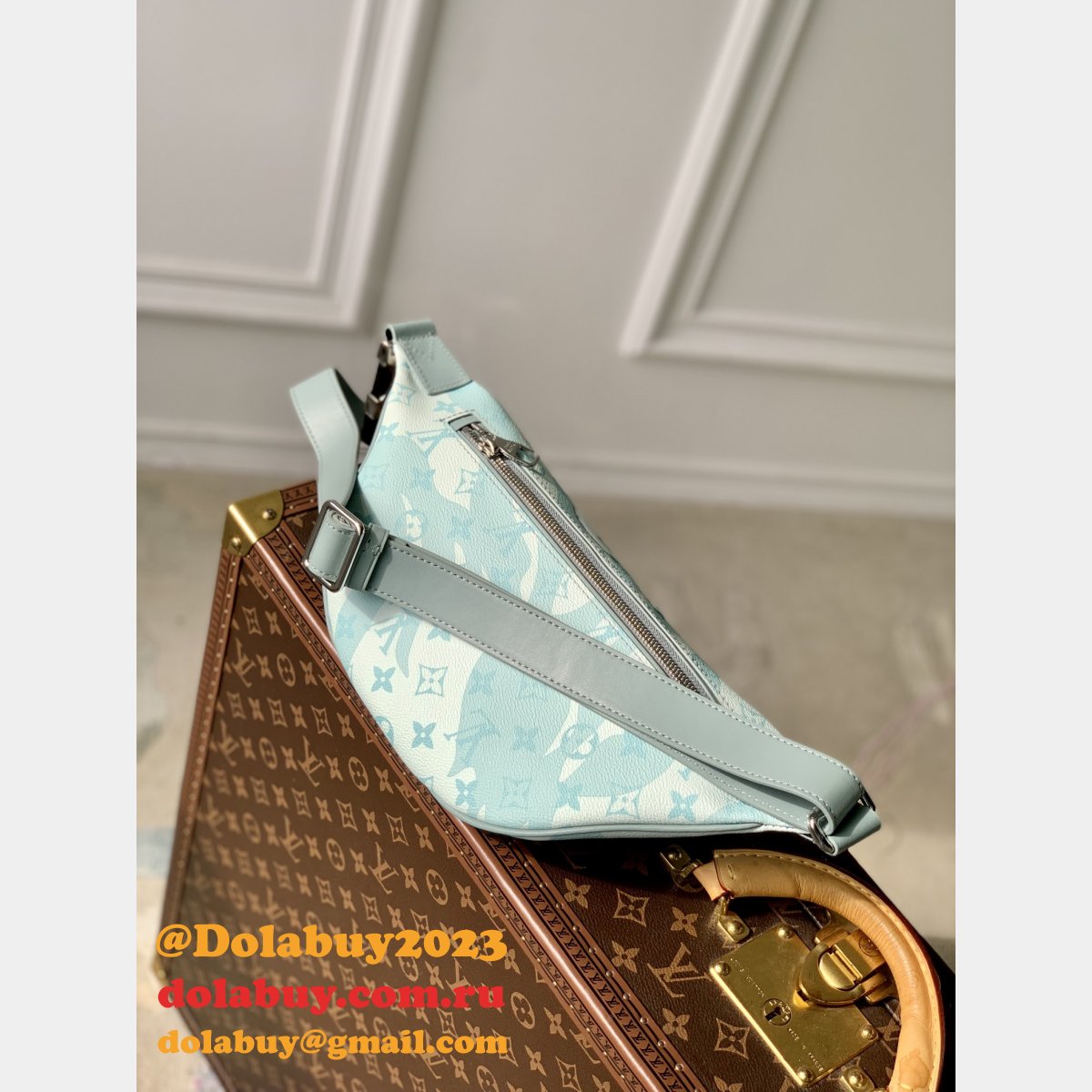 Discovery Bumbag M22576 Louis Vuitton Designer Men Wholesale Bag