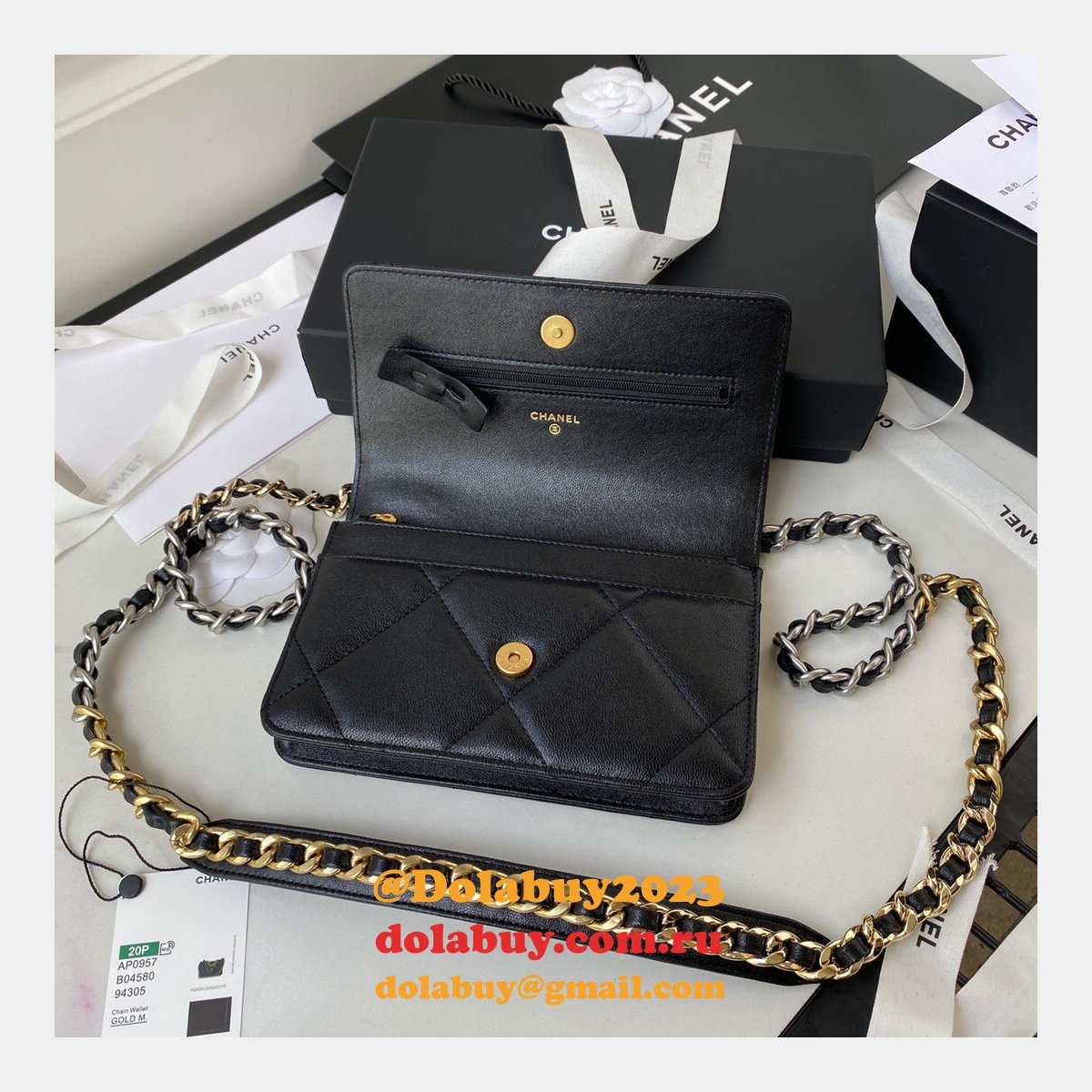 Designer New WOC AP0957 Replica Wallet on Chain 21c Crochet