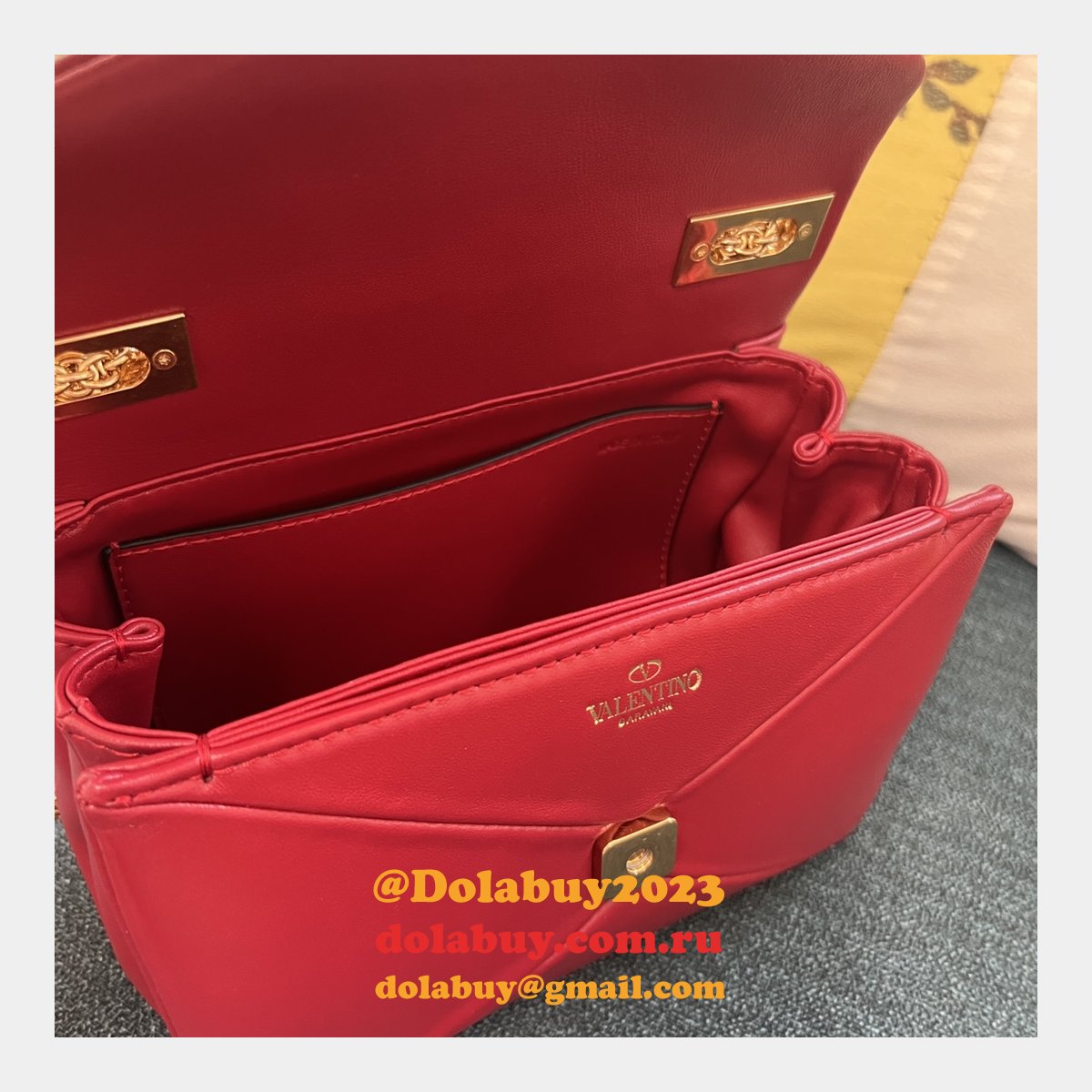 AAA+ Shop Valentino Garavani ONE STUD Chain Handbag