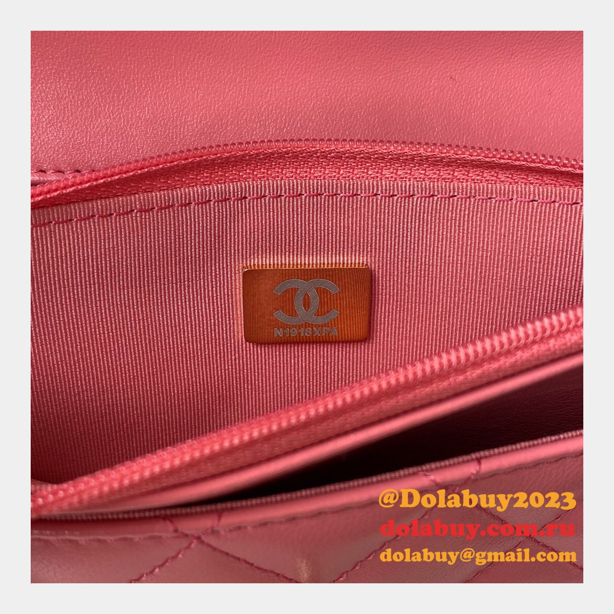 Good Replica Woc A80982 Wallet on Chain Lambskin & Gold-Tone Metal