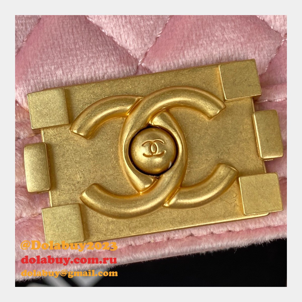 Wholesale Cheap 1:1 Replica AS3315 Messenger Boy Handbags