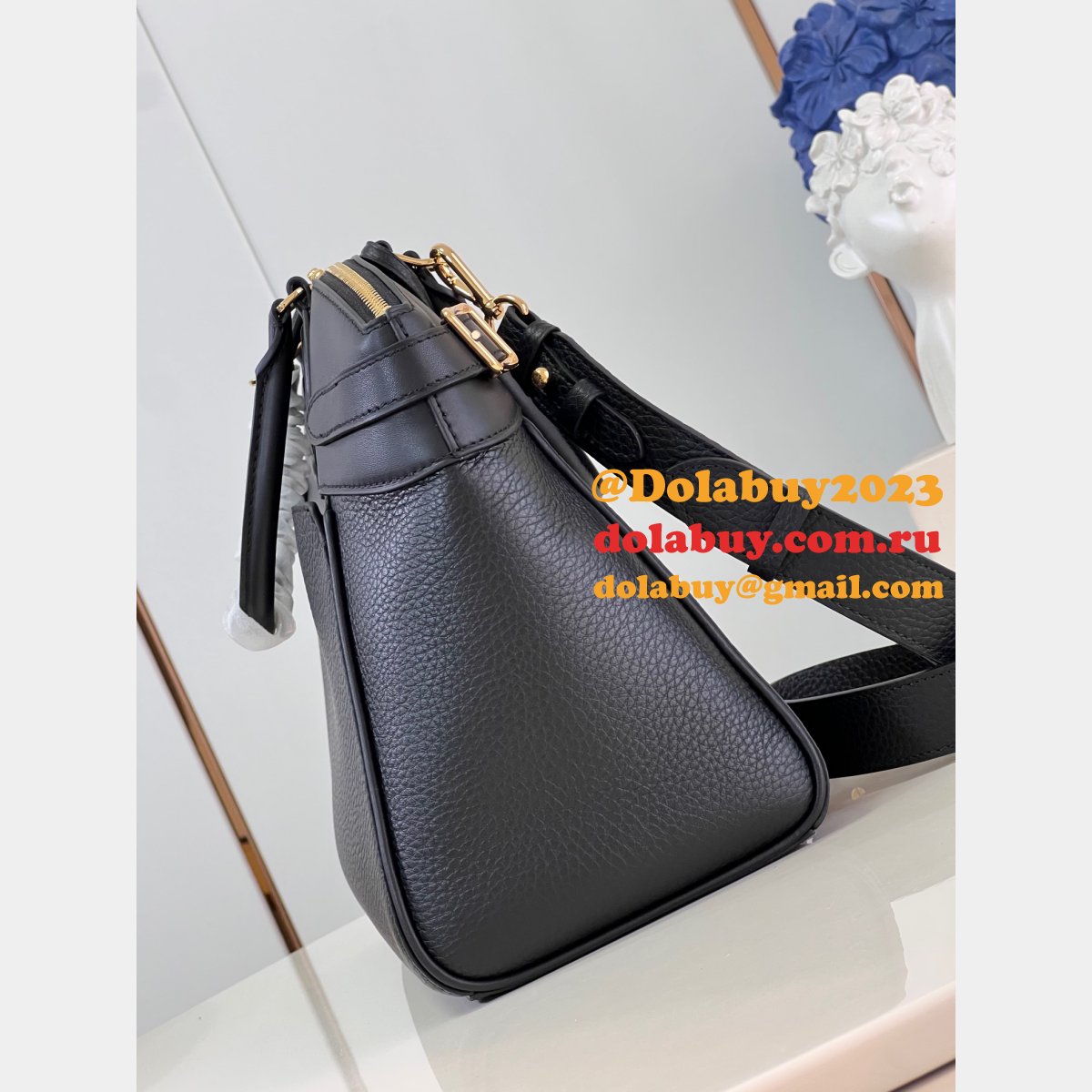 Inspired Latest Designs From Louis Vuitton Lock It M22914 Black Bag