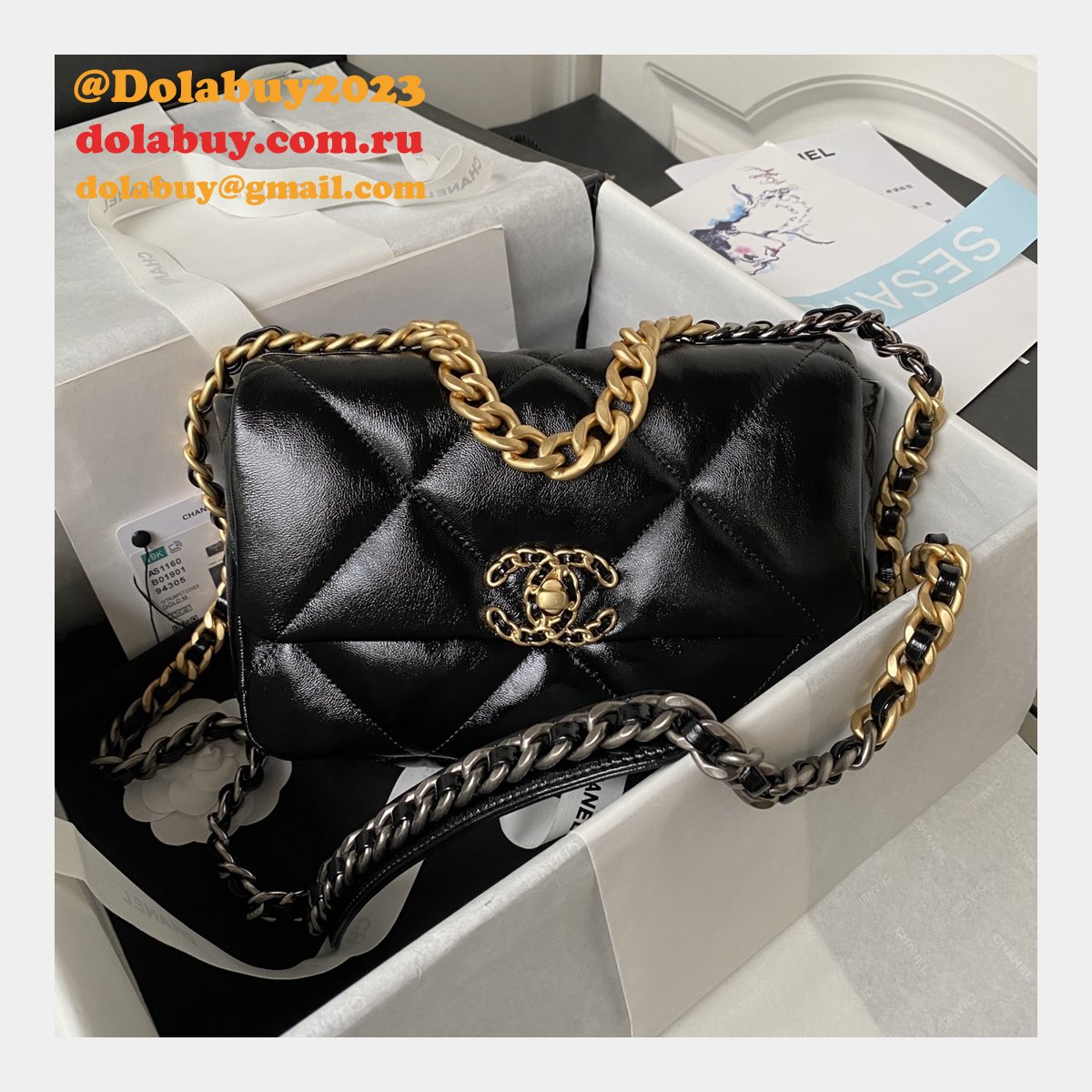 Luxury Flap Shiny Lambskin 19 AS1160 Replica Handbag 26CM