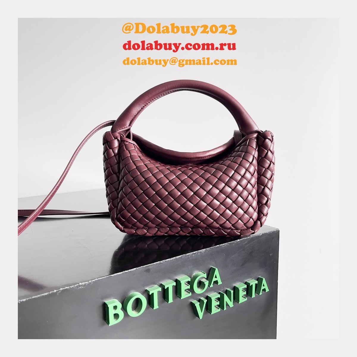 New BOTTEGA VENETA COBBLE Top Handle Bag