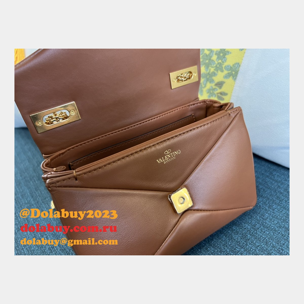 7 Star Valentino Garavani ONE STUD Chain Handbag