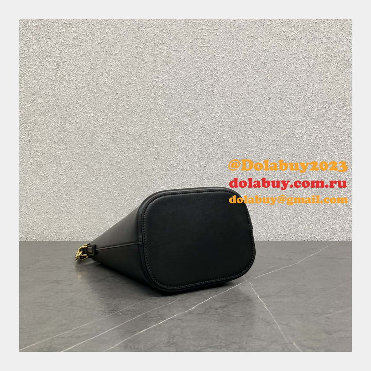 Celine SMALL BUCKET LOUISE IN SMOOTH CALFSKIN