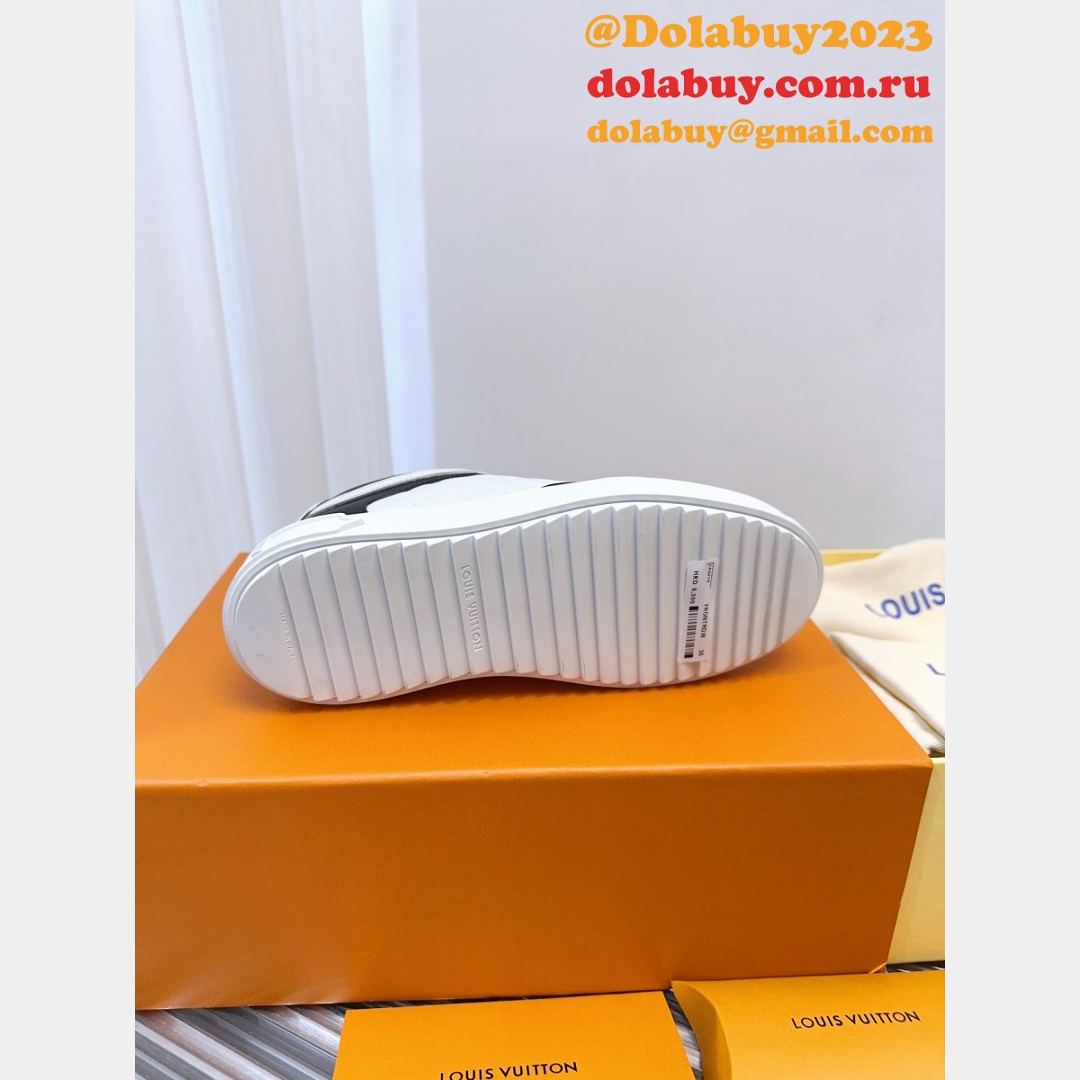 LOUIS VUITTON LUXURY Time Out Sneaker