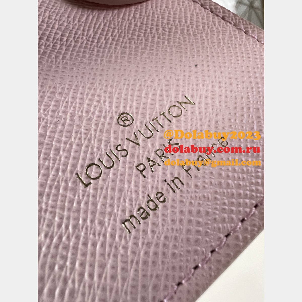 Louis Vuitton Baige Lisa Monogram LV Circle M00133 Wallet