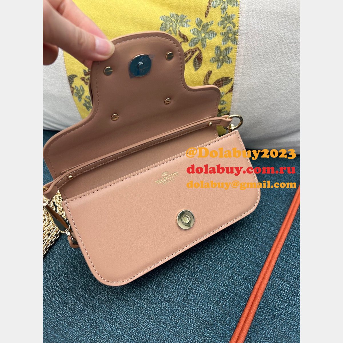 Wholesale Replica Valentino AAA Quality Handbags Outlet For Sale