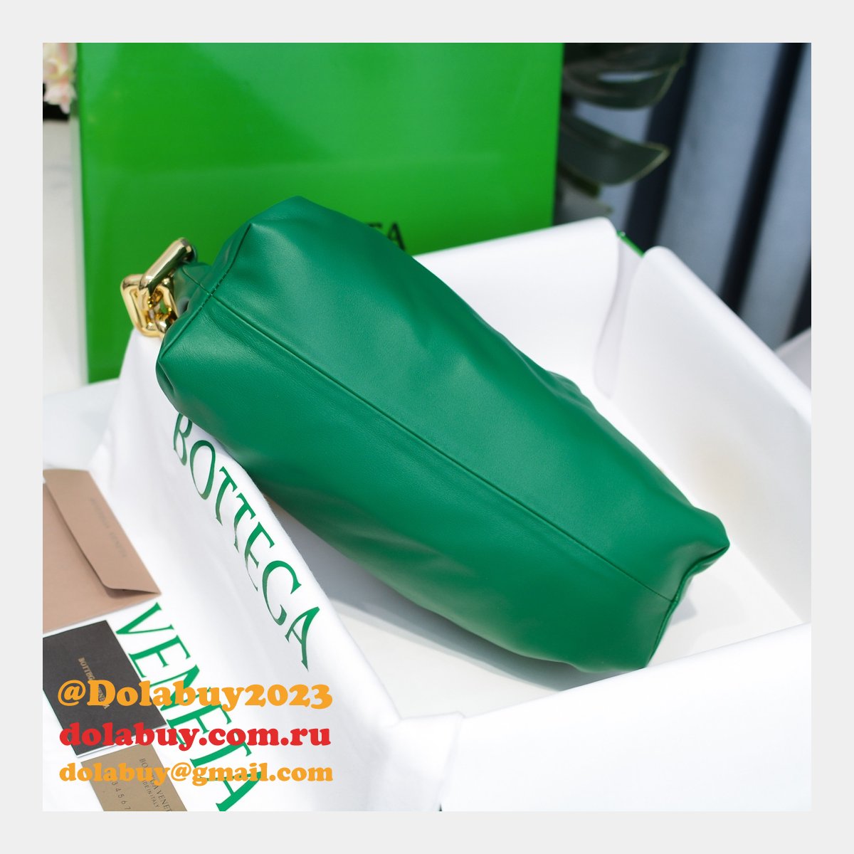 Where to find the Best Replicas Bottega Veneta 30CM Chain Pouch Bag Dupes