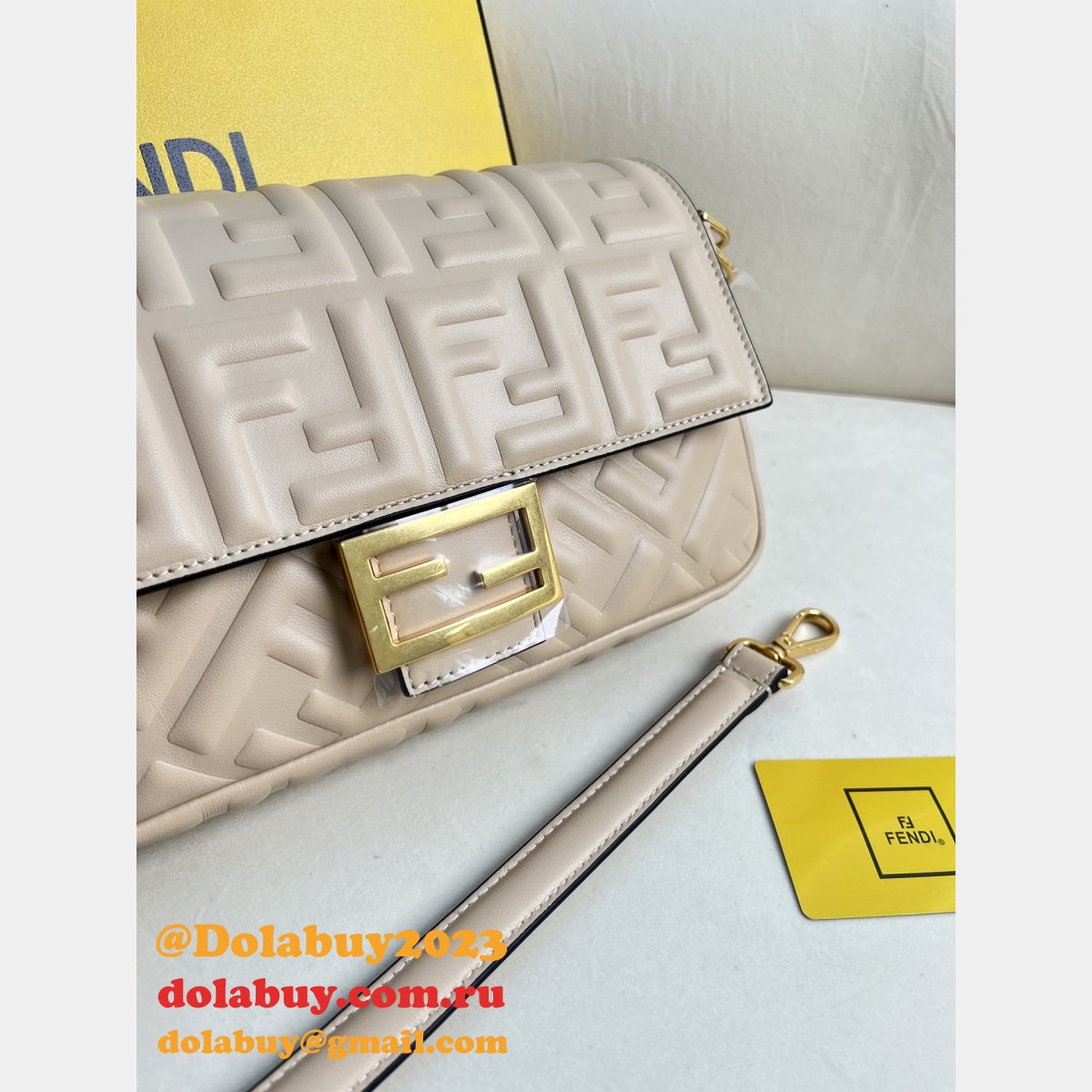 7 Star fendi Iconic Baguette Medium bag 211
